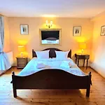 Dworek Adamski Bed & Breakfast Walbrzych