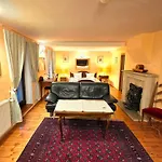 Bed & Breakfast Dworek Adamski Walbrzych