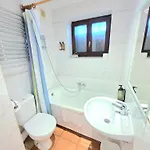 Bed & Breakfast Dworek Adamski 3*