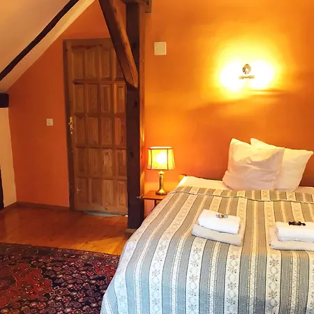 Bed & Breakfast Dworek Adamski