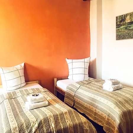 Dworek Adamski Bed & Breakfast Wałbrzych