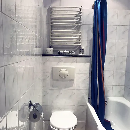 Bed & Breakfast Dworek Adamski 3*