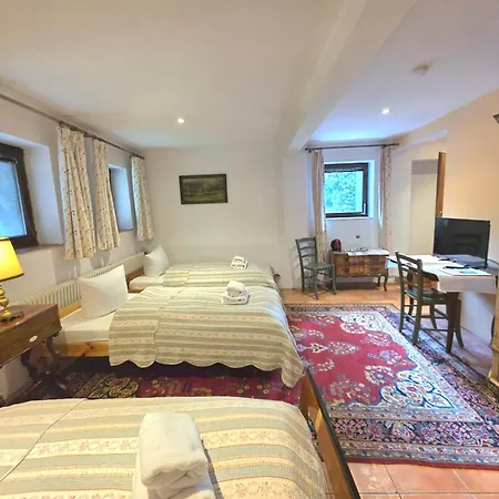 Bed & Breakfast Dworek Adamski Walbrzych