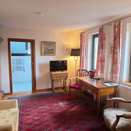 Bed & Breakfast Dworek Adamski 3*