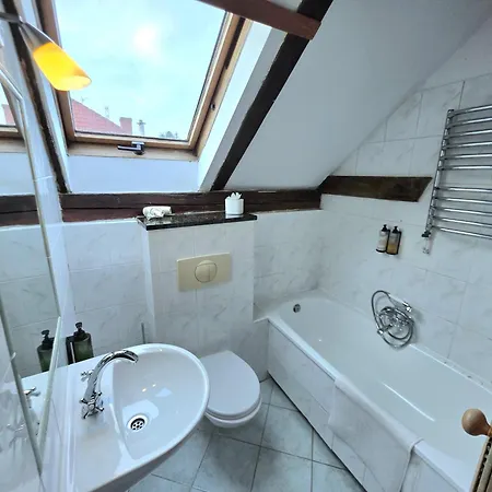 Bed and Breakfast Dworek Adamski 3*