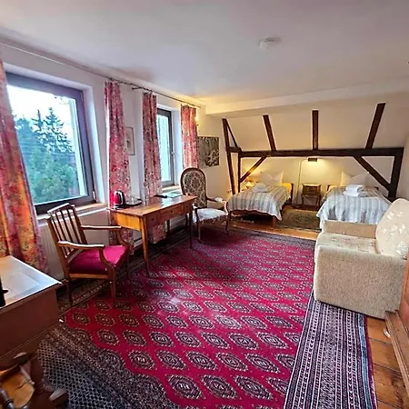 Dworek Adamski B&B 바우브자이치