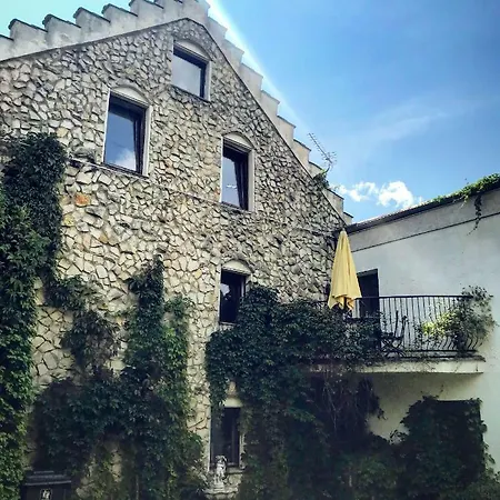 Dworek Adamski Bed and breakfast