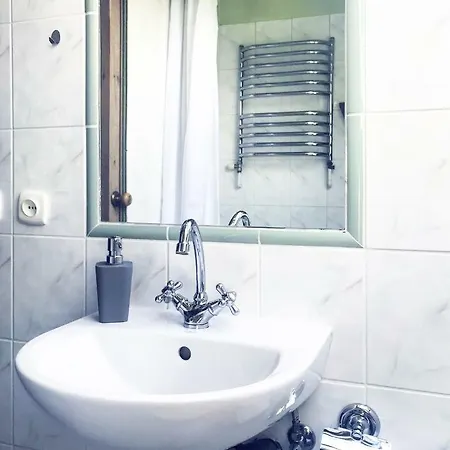 Dworek Adamski Bed and breakfast 3*