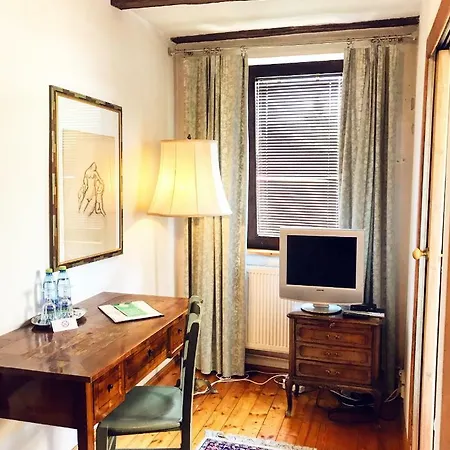 Dworek Adamski Bed & Breakfast