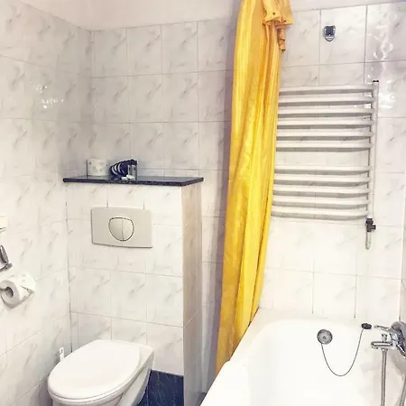 Dworek Adamski Bed and breakfast