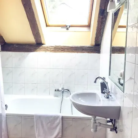 Bed & Breakfast Dworek Adamski Wałbrzych