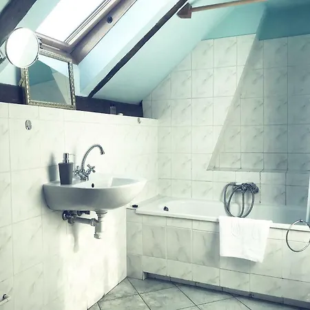 Dworek Adamski Bed & Breakfast