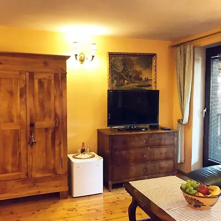 Dworek Adamski Bed & Breakfast 3*