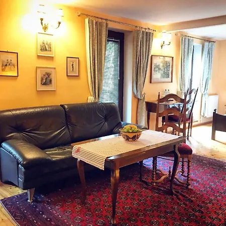 Dworek Adamski Bed & Breakfast Wałbrzych