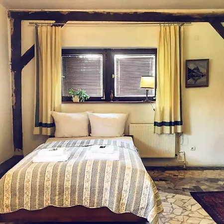 Dworek Adamski Bed & Breakfast