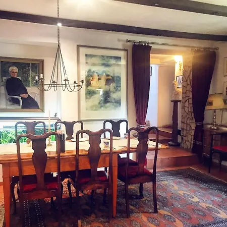 Dworek Adamski Bed & Breakfast