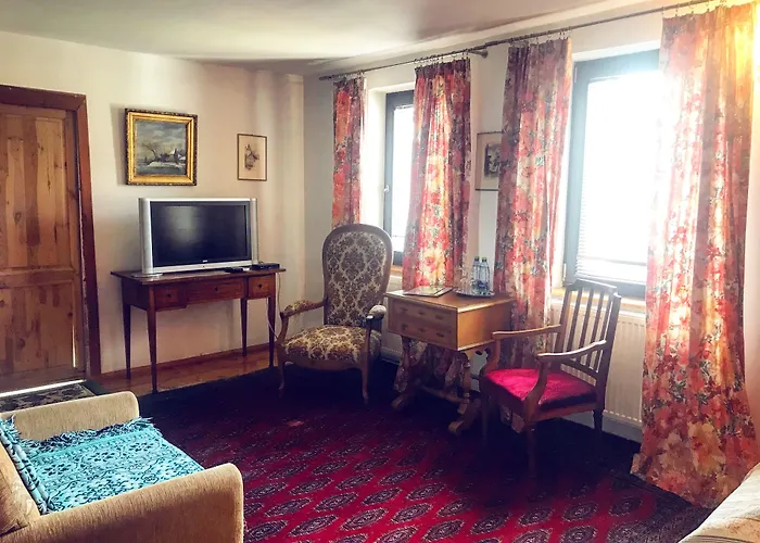 Dworek Adamski Bed & Breakfast