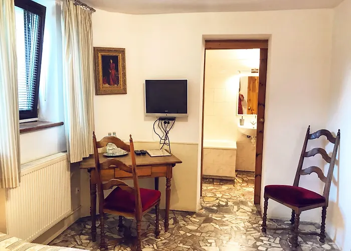 Dworek Adamski Bed & Breakfast Walbrzych