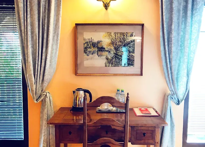 Dworek Adamski Bed & Breakfast 3*