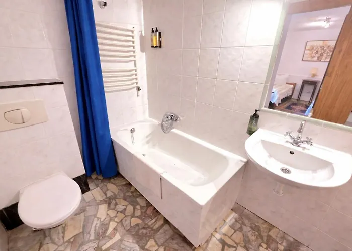 Dworek Adamski Bed & Breakfast Walbrzych