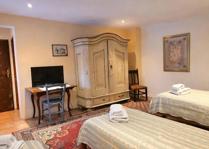 Dworek Adamski Bed & Breakfast