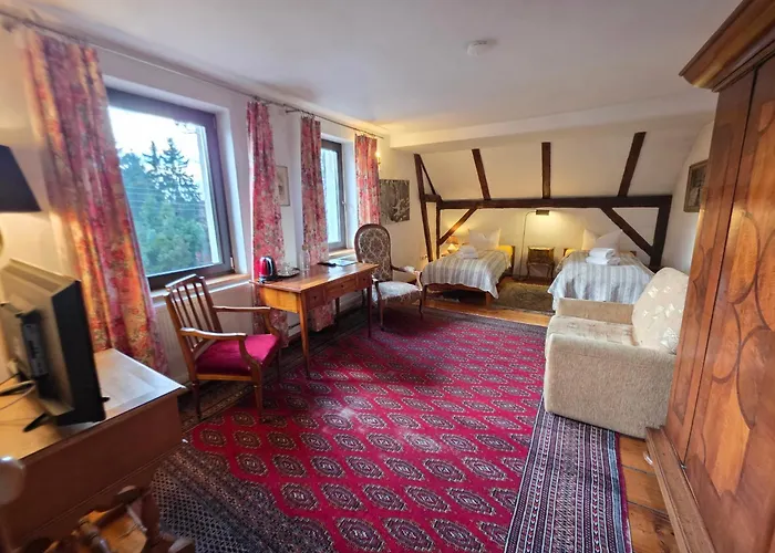 Dworek Adamski Bed & Breakfast