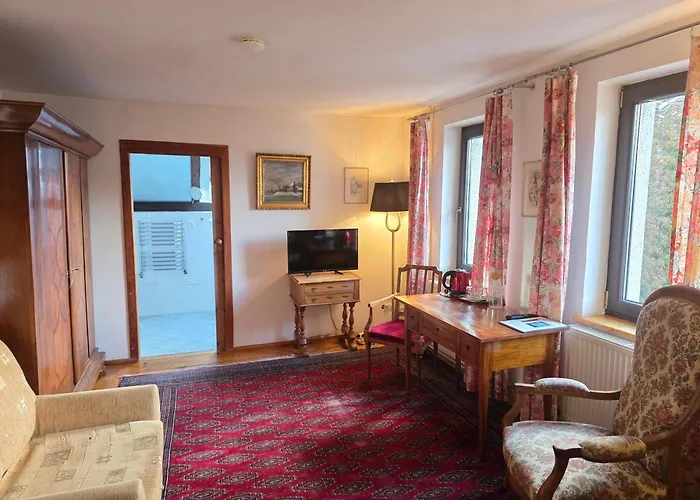 Bed & Breakfast Dworek Adamski 3*