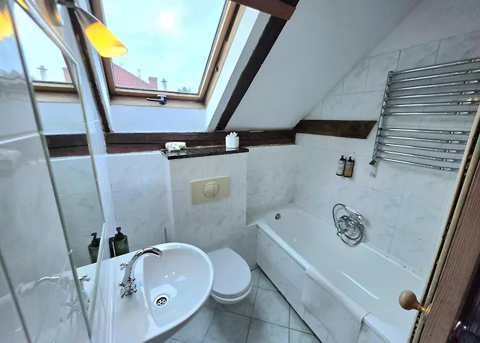 Bed & Breakfast Dworek Adamski 3*